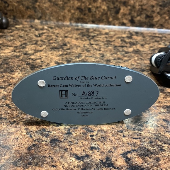 Figurine collectible, Rarest Gem Wolves of the World Collection. - Picture 3 of 3